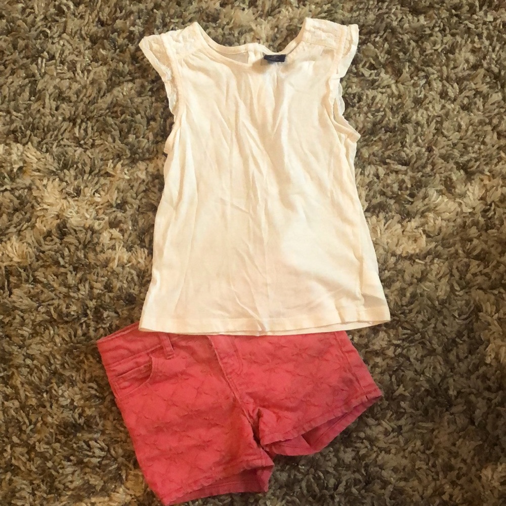 Gap shorts and shirt size 5